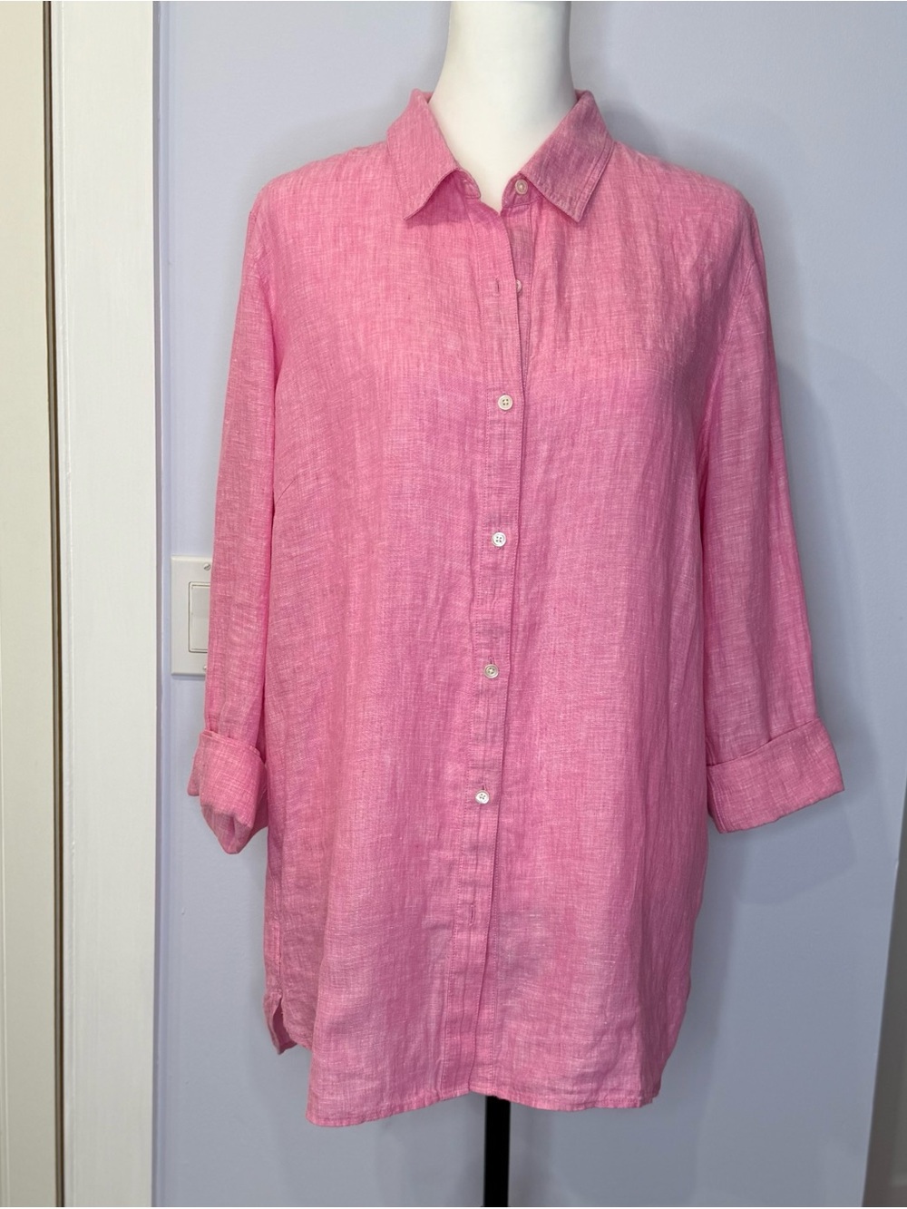 J McLaughlin Pink Britt Linen Shirt. Long sleeve/shirt collar Size XL. Like new!